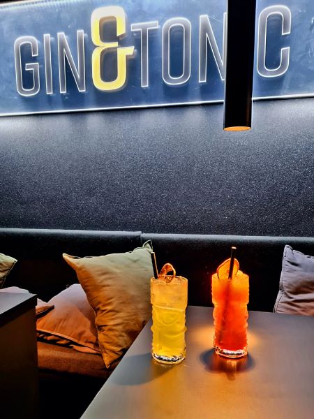 Cocktail in der Bar Gin und Tonic im Hotel Atlantic Juist