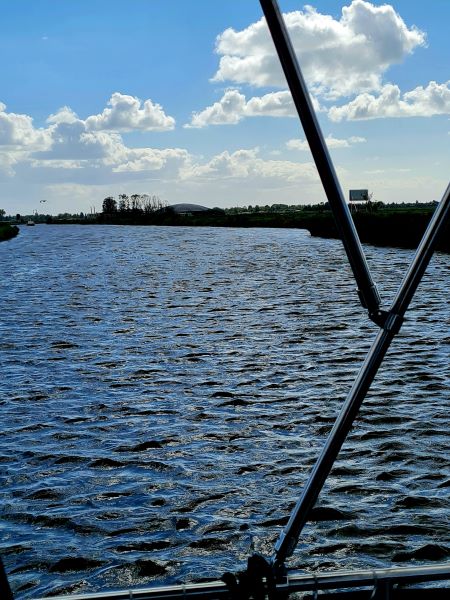 auf dem Weg zum Winterlager. Durch die Kanäle rund um Heeg