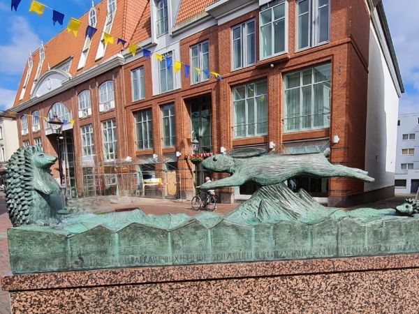 Hase und Igel in Buxtehude - Symbolbild für Mühe bei Sichtbarkeit als Blogger