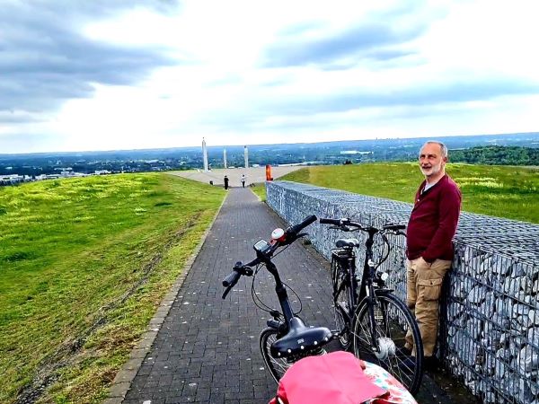 Heimat auf der Halde Hoheward mit Fahrrad