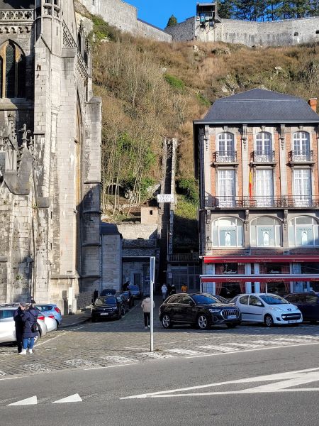 Aufgang zur Zitadelle Dinant und Eingang Seilbahn