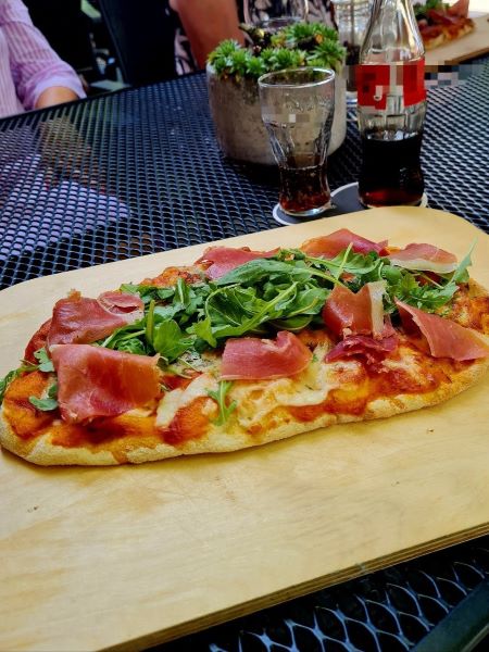 Mittagsessen - es gibt Pinsa 