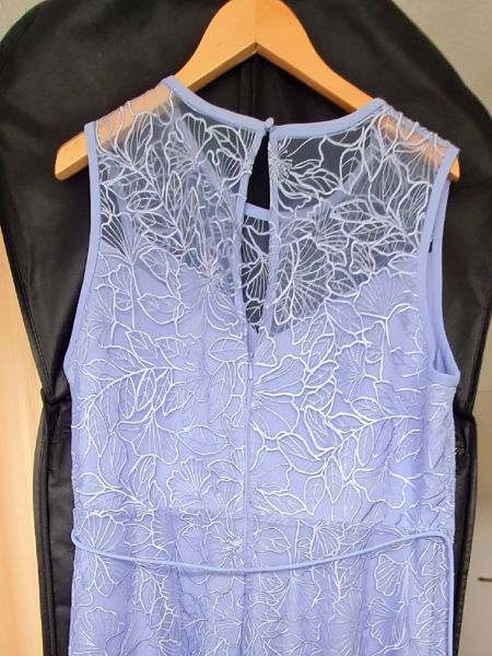 Outfit Mutter des Bräutigams / der Braut - Detailansicht von hinten