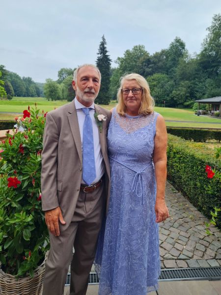 Outfit Mutter und Vater Bräutigam farblich abgestimmt 