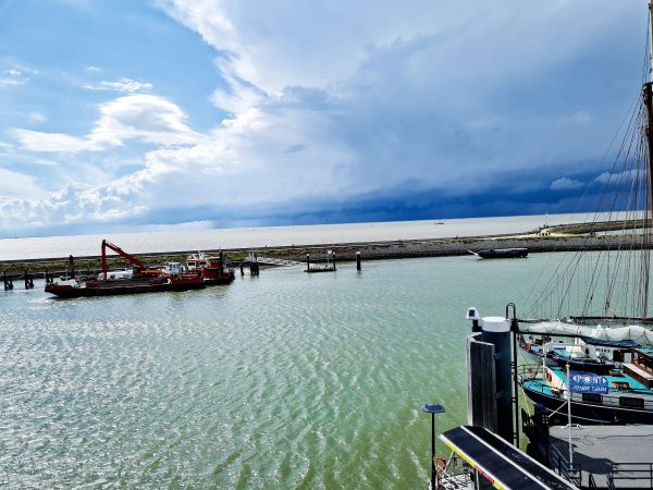Ruhe vor dem Sturm - Bild aufgenommen in Harlingen / NL