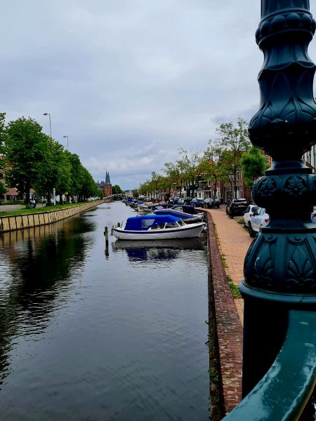Gracht in Sneek mit Blick aufs Wassertor 12 von 12 Mai