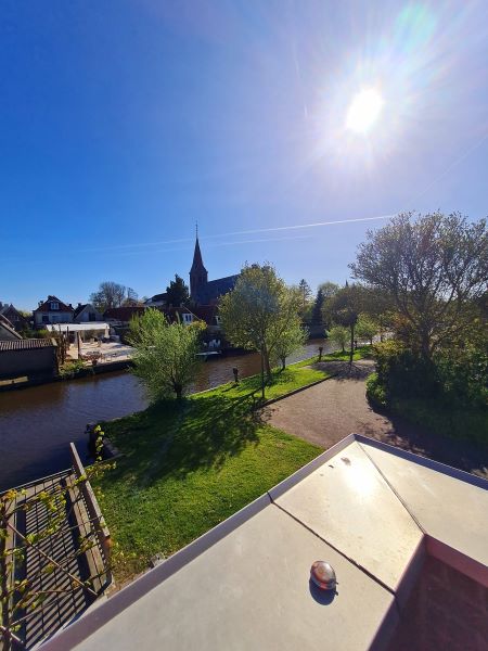 Kanal in Heeg im April 