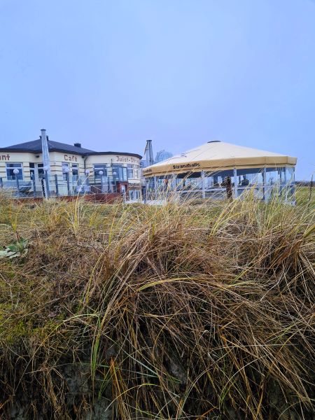 Juist Strandhalle im Winter geschlossen