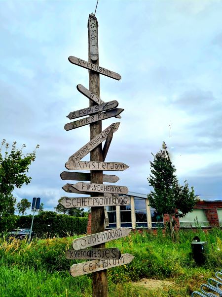 Wegweiser Schild in Friesland