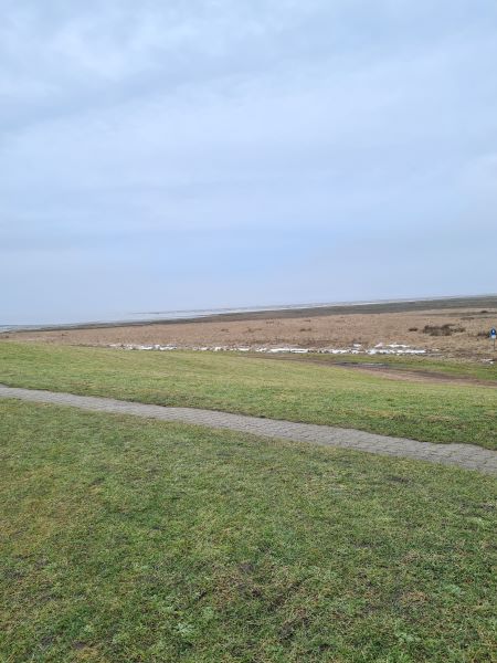 Auf dem Deich am Nationalpark Wattenmeer in Juist