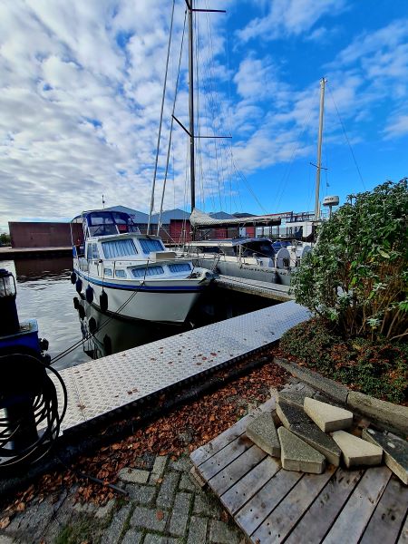 Letzte Station am Ende der Bootssaison - angekommen am  Winterlager.